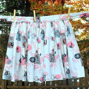 Vintage 60's Colonial Design Pastel Print Hostess Apron Clocks Oil Lamps Scale